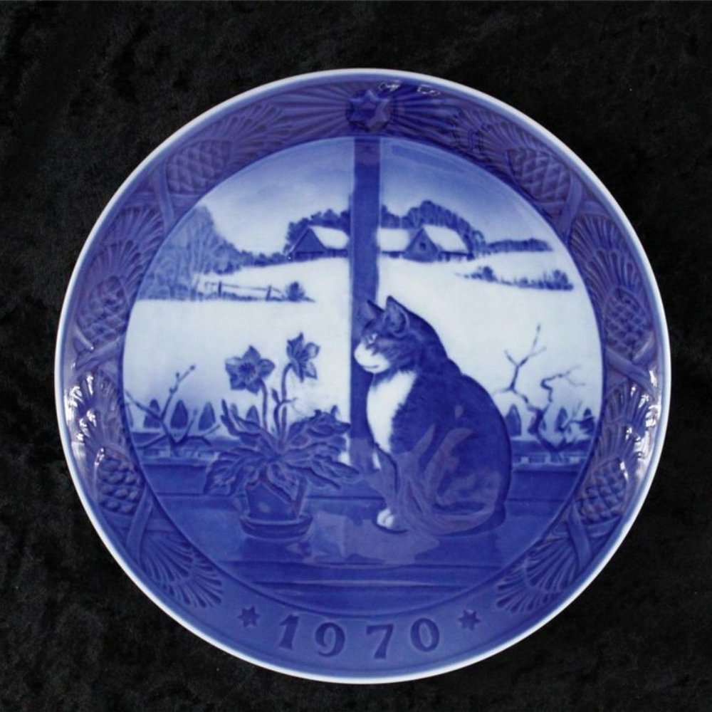Cat and Christmas Rose 1970, Royal Copenhagen Perfect cond.